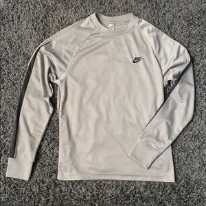 LIKE NEW Nike Long Sleeve Tee